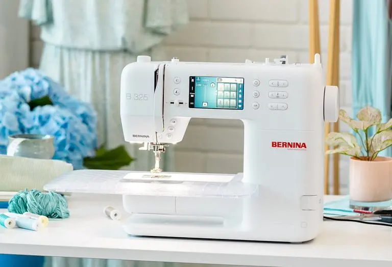 Bernina 325 Gen 2 – Beginner-Friendly Computerized Sewing Machine 1