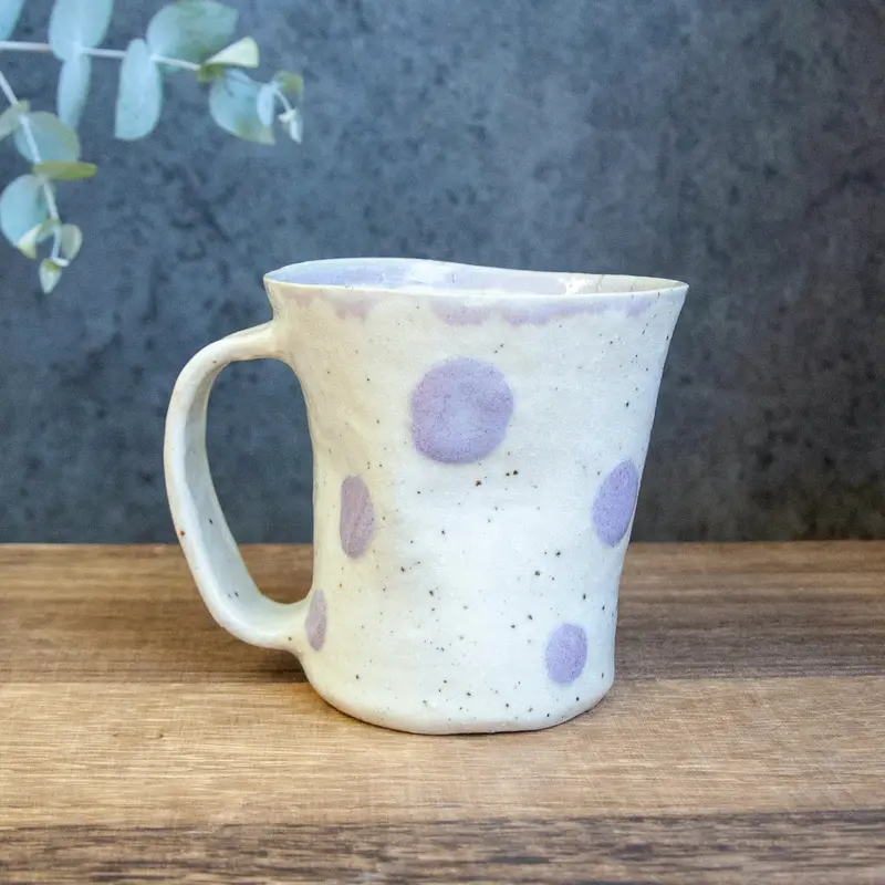 Hiroshi Hirai Heart-Shaped Ceramic Mug – Purple Accent Design 1