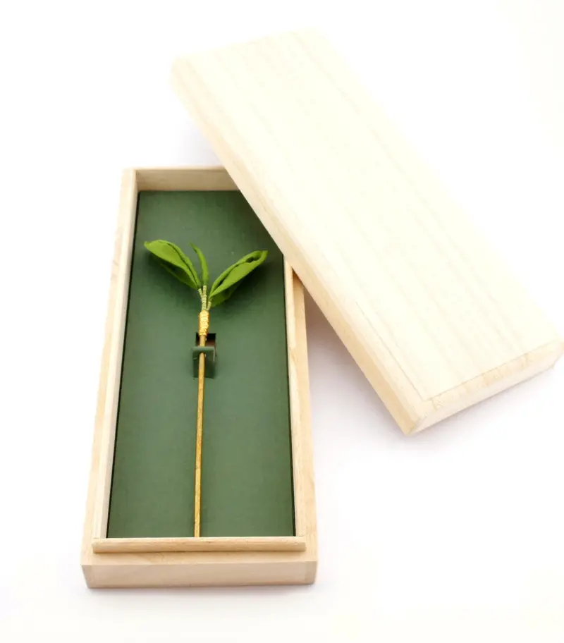 Isshin Niyou Tea Kanzashi Hair Ornament – One Bud, Two Leaves Design By Little Tsumami 1