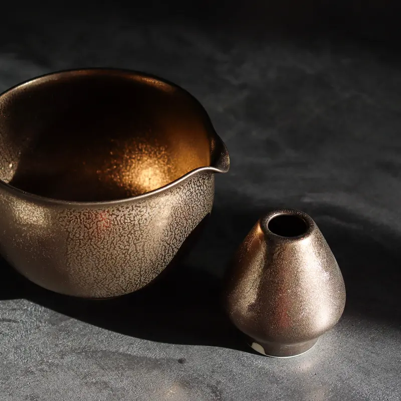 Kiwakoto Suikaen Gold-Finished Matcha Set – Luxury Bowl & Whisk Stand Ensemble 1