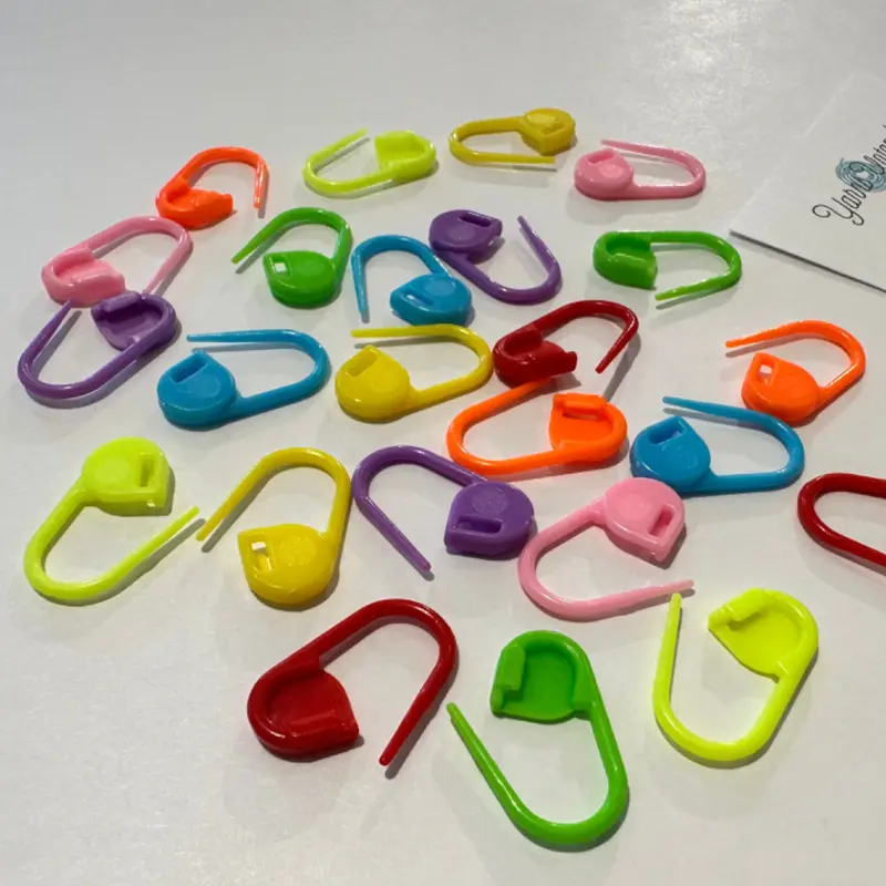 Secure Locking Stitch Markers For Complex Knit Patterns 1