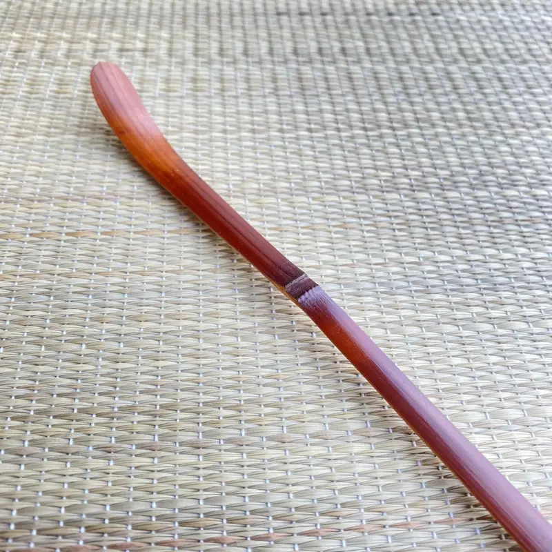 Suikaen Susudake Chashaku – Traditional Charred Bamboo Tea Scoop 1